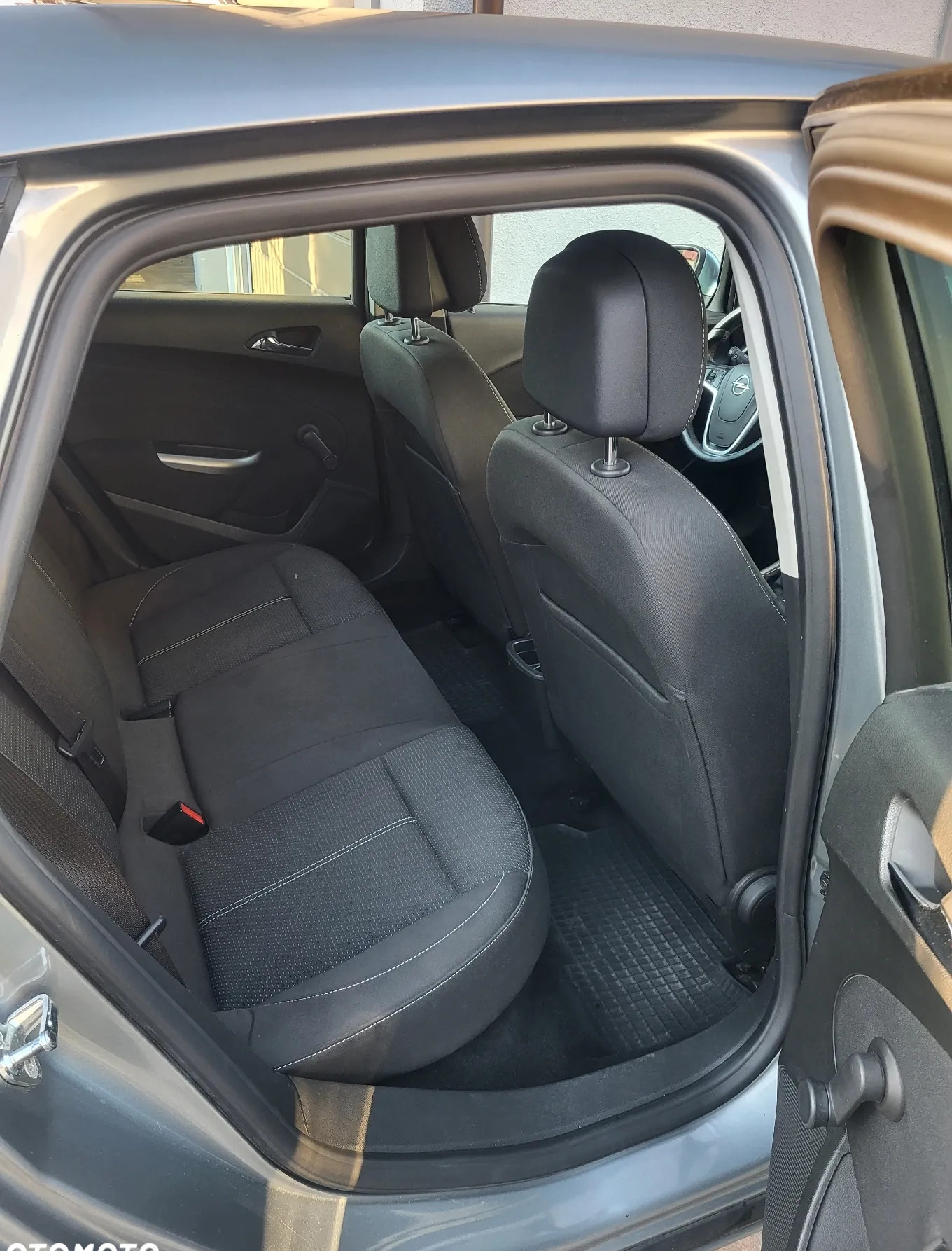 Opel Astra cena 22500 przebieg: 237600, rok produkcji 2011 z Sulejów małe 137
